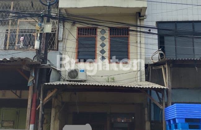 RUMAH MINIMALIS DAN STRATEGIS DI TELUK GONG