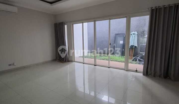 Sewa Rumah Kebayoran Residences Semi Furnished 4+1 Kamar