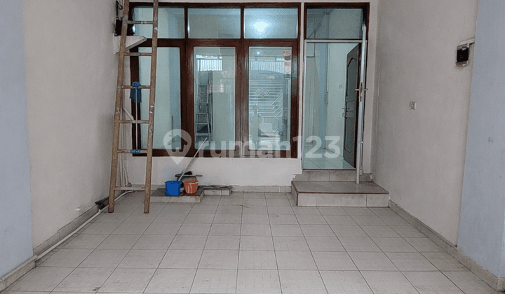 Dijual Ruko Lokasi Strategis di Jelambar