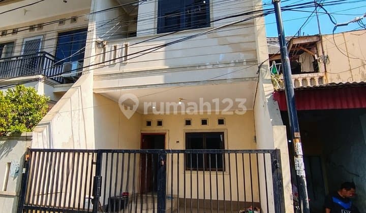 Disewakan Rumah Siap Huni 3 Lantai di Tj Duren!!!