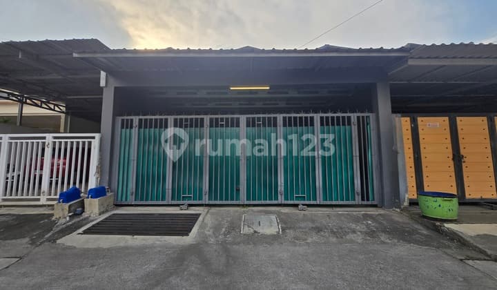 2-Storey House Strategically Located, Ideal for Business in Pedurungan