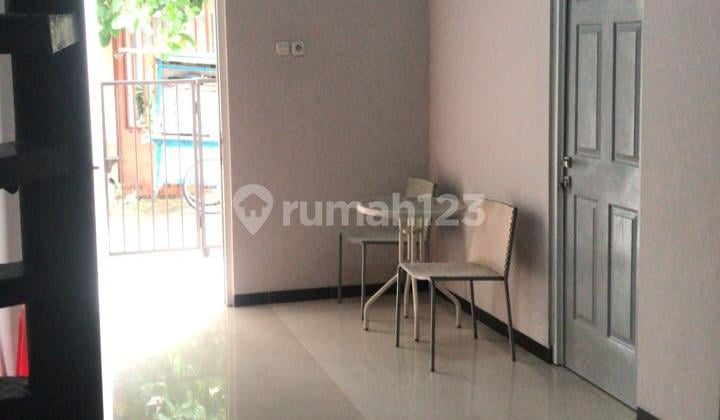 Rumah Eksklusif dengan 6 Kamar di Perumahan Medoho