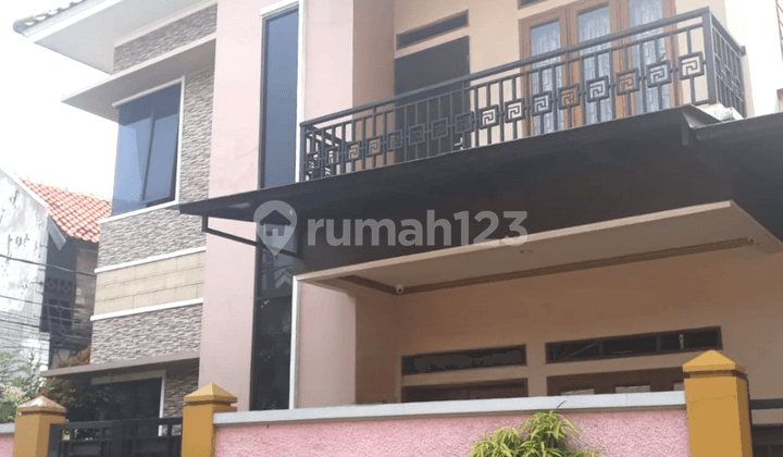 Dijual Rumah Hook 2Lt Luas 169M Lokasi Strategis, Tebet Jakarta Selatan