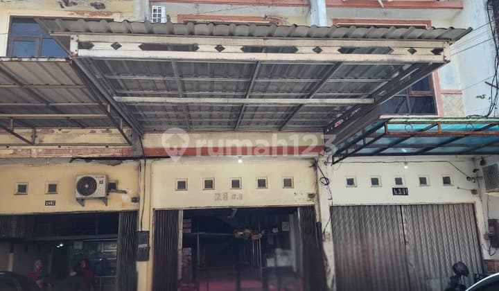 For Rent 3-Story Shop House in Gajah Raya Area