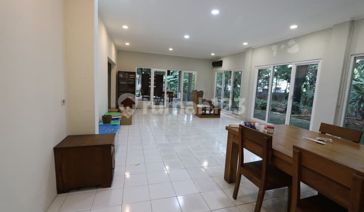 Rumah dengan Tanah Luas Lokasi di Cipete Selatan, Cilandak