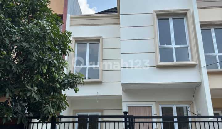 1.7M Gading Serpong New House Facing Northeast