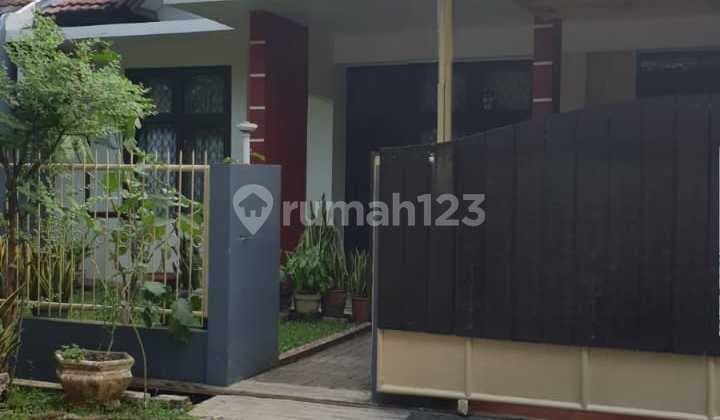 2.5m Villa Melati Mas East Row 4 Renovated Lane House