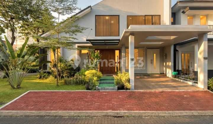8.75M Rumah Foresta Hoek Selatan-Barat Private Pool Open Space