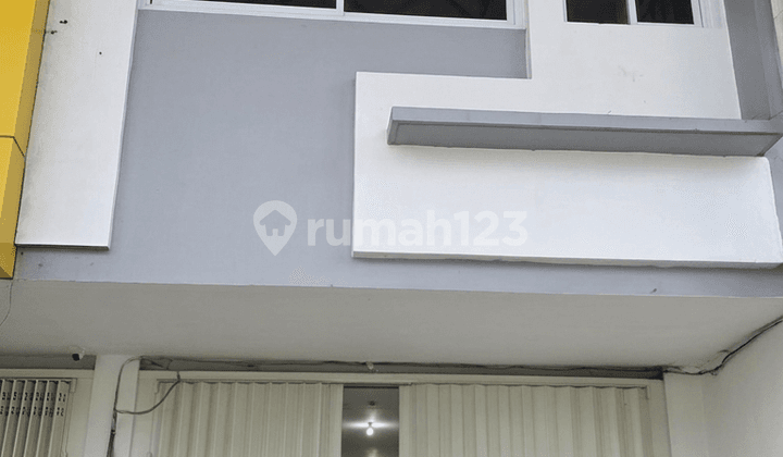 Disewakan Ruko 3 Lantai Lokasi Strategis di Area Pendidikan