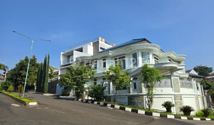 Dijual Rumah di Setra Duta Bandung, Lokasi Bagus, Super Strategis
