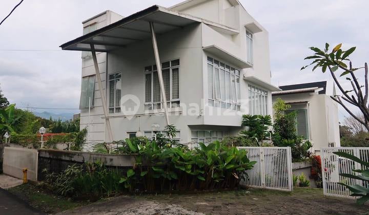 Jual Cepat Rumah Modern Lingkungan Nyaman Dalam Cluster di Dago