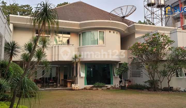 Jual Rumah Mewah Lingkungan Nyaman Halaman Luas di Dago