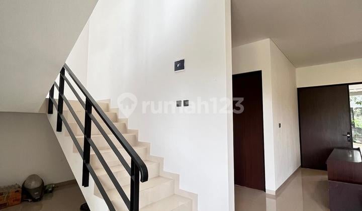 Jual Rumah Minimalis Modern Nyaman Aman Asri di Komplek Besar