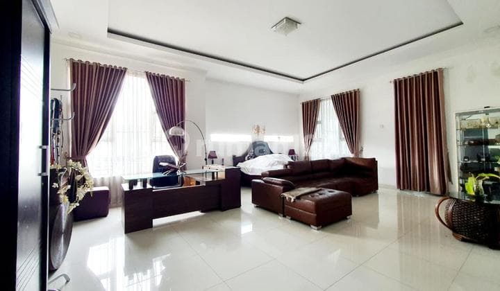Murah Rumah Mewah Hook Halaman Besar Asri Aman Nyaman di Komplek
