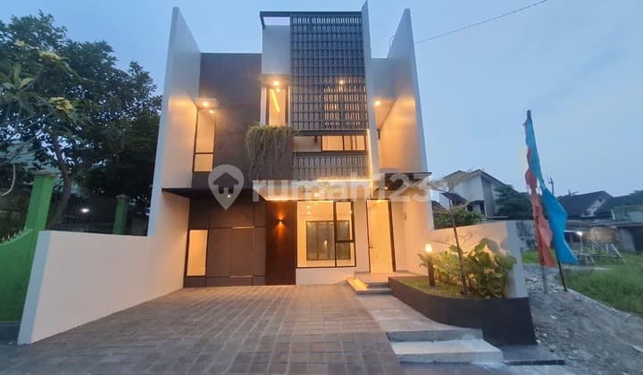 Rumah 2 Lantai, Siap Huni, Utara Condongcatur 10 Menit ke Kampus Upn Jogja