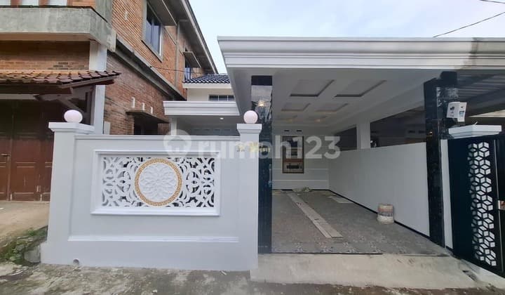 RUMAH SIAP HUNI, DEKAT JALAN RAYA, VIEW SAWAH DI SELOMARTANI, KALASAN