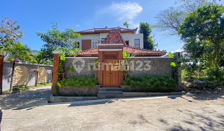 VILLA JOGLO FULL FURNISHED DENGAN KOLAM RENANG DI SLEMAN