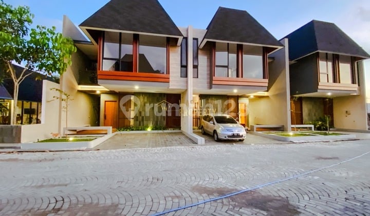 RUMAH 2 LANTAI DI PERUMAHAN DEKAT HOTEL ORCHID MAGUWO