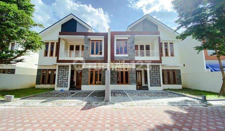 RUMAH 2 LANTAI CLUSTER ONE GATE SIAP HUNI DEKAT BANDARA ADI SUTJIPTO DI KALASAN