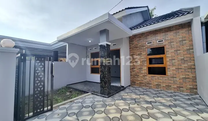 Ready-to-Occupy House, Near Public Elementary School in Selomartani, Kalasan