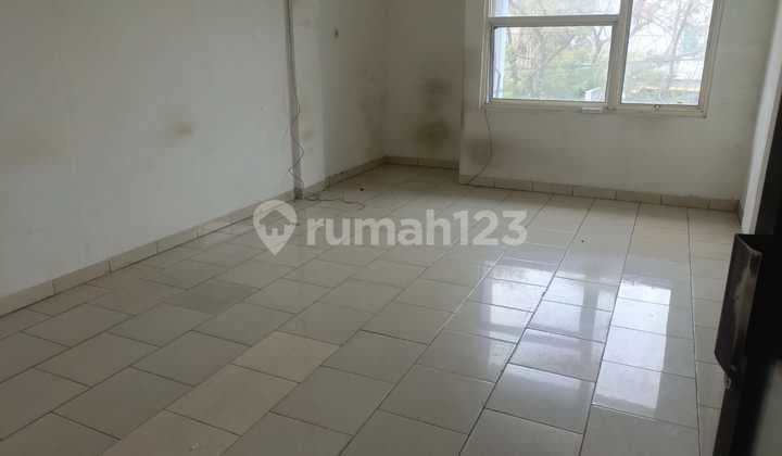 Ruko 3 LT Taman Semanan Jakarta Barat