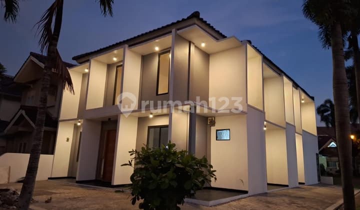 For Sale/ Jual Rumah Mewah Bangunan Baru Posisi Hoek di Cluster Taman Bromo Lippo Karawaci