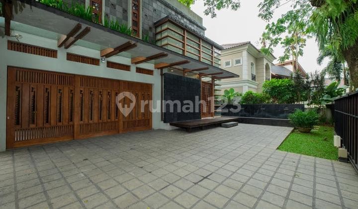 For Sale Rumah Mewah dengan Private Swimming Pool di Taman Golf Lippo Karawaci