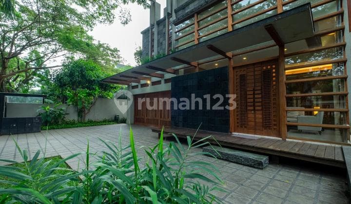 For Rent Rumah Mewah dengan Private Swimming Pool di Taman Golf Lippo Karawaci