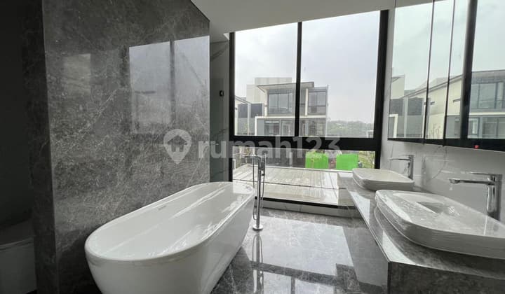 For Sale/ Jual Rumah Mewah Cluster Lyndon At Navapark. BSD City