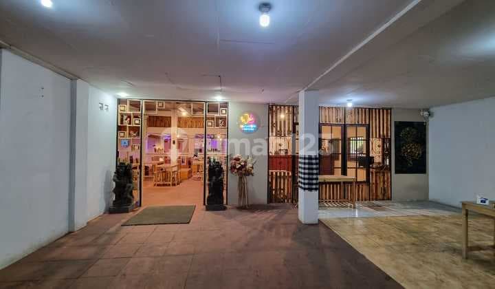 For Sale: 3-Unit Row of Shophouses by the Roadside, Near Shopping Center, Near Transportation, Near Places of Worship, Near Schools, Near Toll Access in Limo, Depok