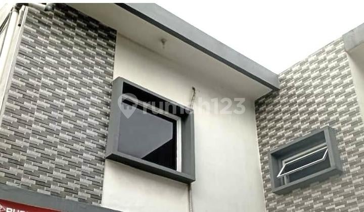 Affordable Main Road House, Business Access, Rare Opportunity, Strategic Location, Near Schools, Near Hospital, Near Public Transportation, Near Shopping Centers, Near Toll Road in Depok