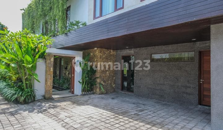 Luxury Villa in Cemagi Bali Tourist Area, with Views of the Sea, Rice Fields, and Mountains