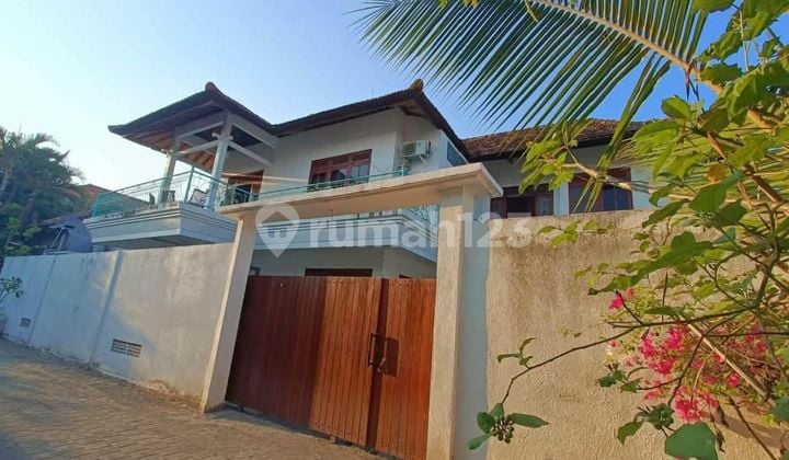 Minimalist 2-Story House in Sidakarya, South Denpasar