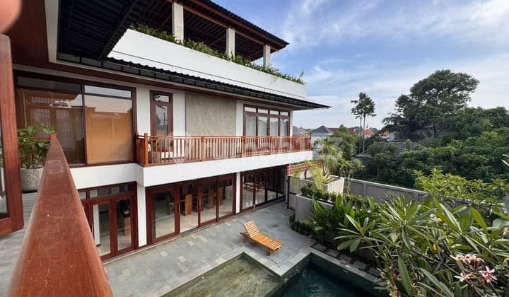 Villa Mewah dan Strategis 3Lantai - 5Kt Pererenan Bali