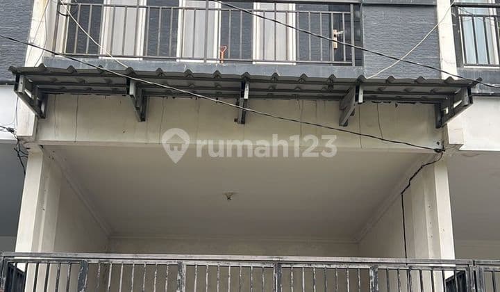 Rumah, 3 Lantai, di Kedoya Baru Jakarta Barat
