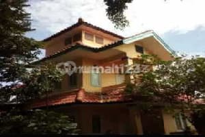 Rumah Hoek Luas Di Amethys Estate Antapani – 6kt, Garasi 4 Mobil