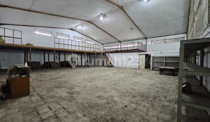 Gudang Siap Pakai di Cibolerang, Kopo Atap Tinggi Akses Kontainer