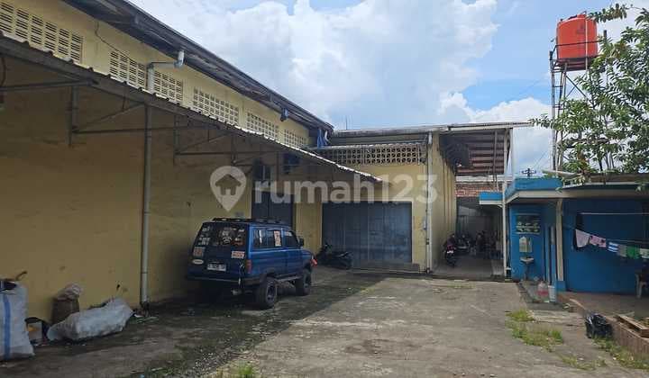 Gudang Siap Pakai di Cibolerang, Kopo Atap Tinggi Akses Kontainer