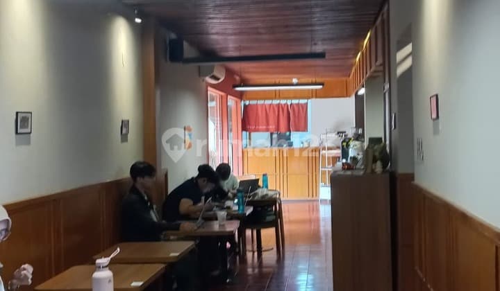 Business Space in a Busy Location at Sayap Riau, Bandung