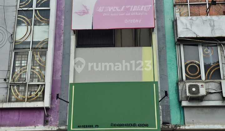 For Quick Sale: Glaze Shop House Ready in Gading Serpong, Suitable for Business Premises.