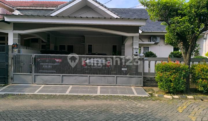 1-Story House in Kemang Pratama, Flood-Free, Attractive Facade and Interior Layout That Supports Mobility and Multifunctionality