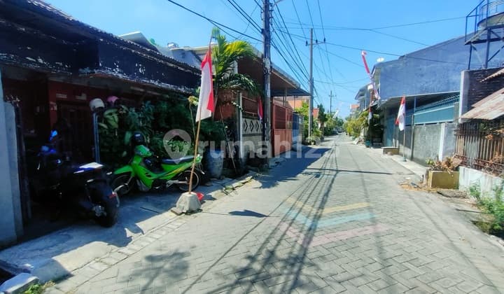 Rumah 3 Lantai Siap Huni SHM di Kenjeran