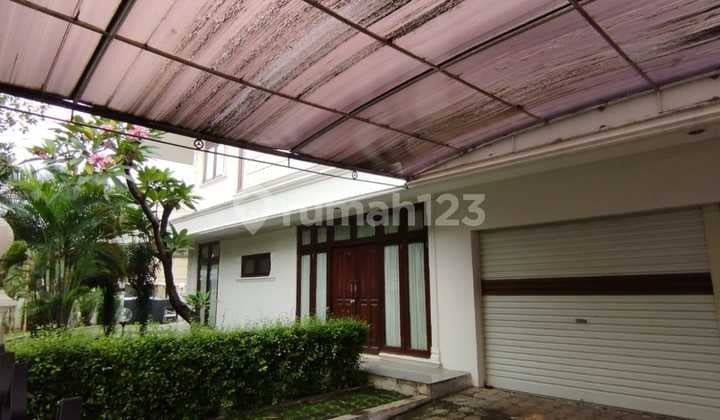 Rumah Besar bisa untuk Kantor. Luas dan Kondisi Bagus.