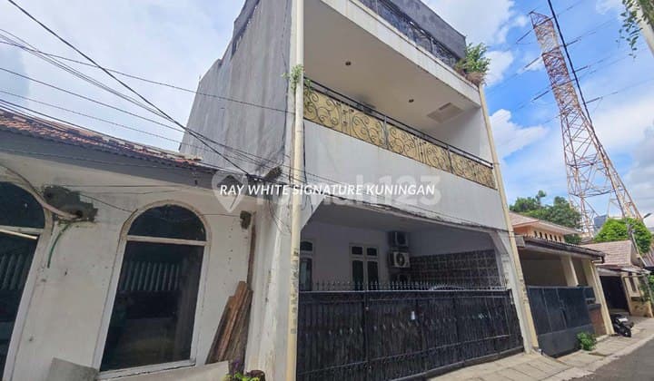 Rumah Dengan Lokasi Prime di Jl. Danau Sindereng Benhil