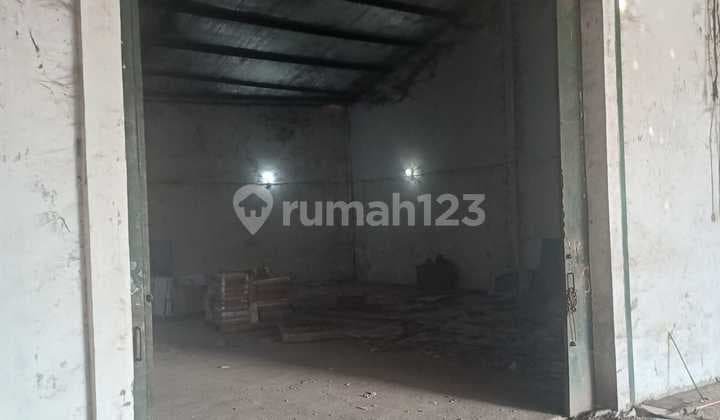 Gudang Yang Sangat Strategis Di Tengah Kota Semarang Akses Trailer