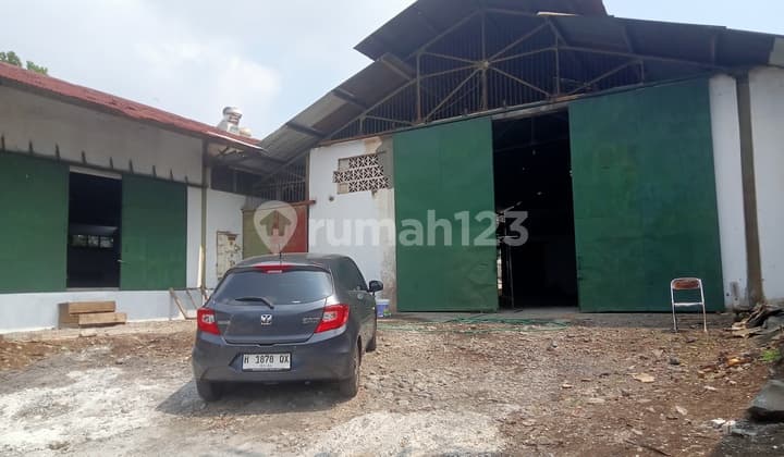 Gudang Yang Sangat Strategis Di Jalan Raya Utama Bebas Banjir