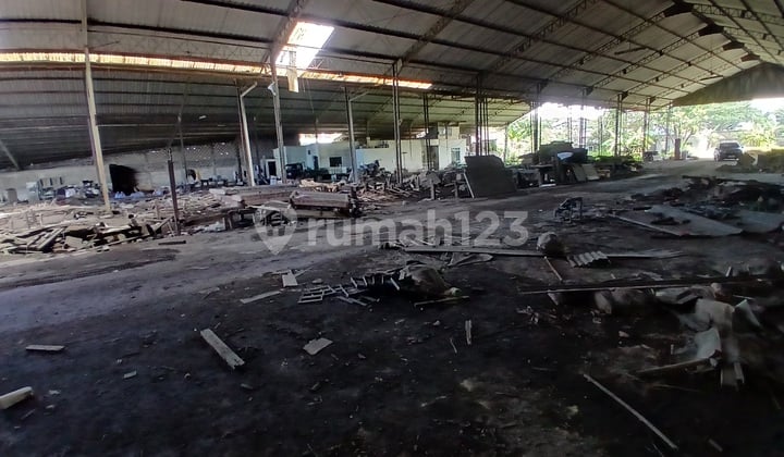 Sangat Strategis di Jalan Raya Utama Semarang Demak