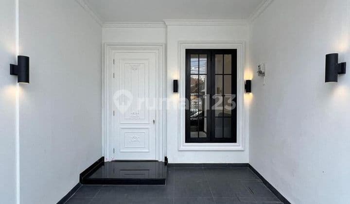 Rumah Siap Huni Style American Classic di Cengkareng Jakarta Barat