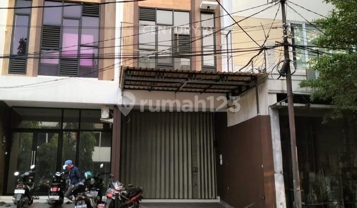 Minimalist Modern New Shophouse in Aries Utama Puri, West Jakarta
