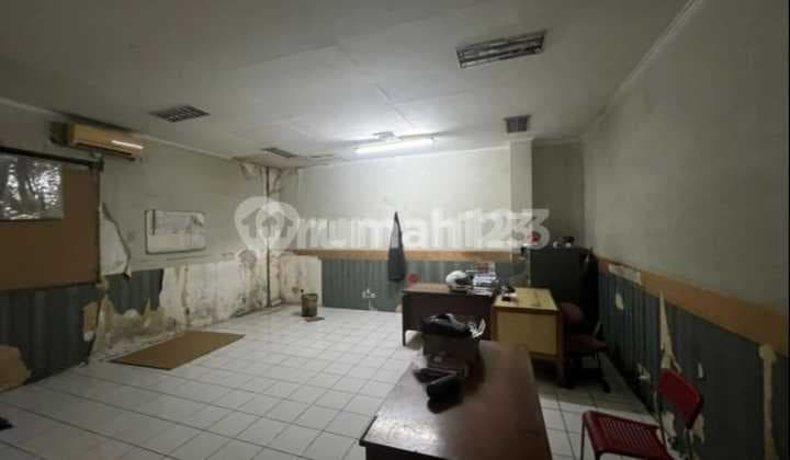 Gudang Di Yors Sudarso Jurumudi